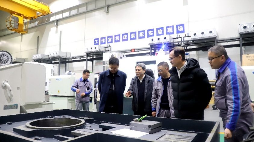 “重慶智能制造裝備技術(shù)路徑與發(fā)展戰(zhàn)略研究”項(xiàng)目組前往重慶機(jī)床集團(tuán)調(diào)研